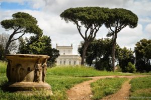 Passeggiata prima della pratica di yoga a Villa Pamphili